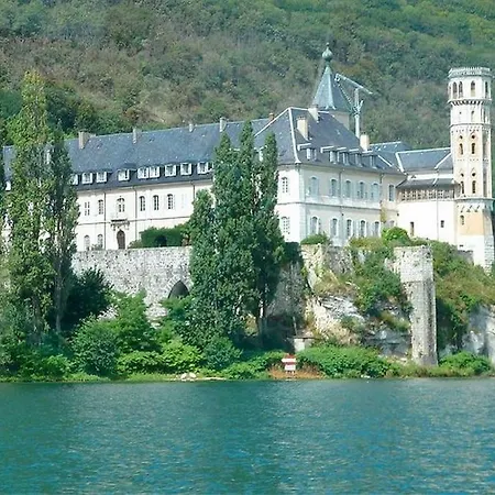 Les Acacias Apartment
